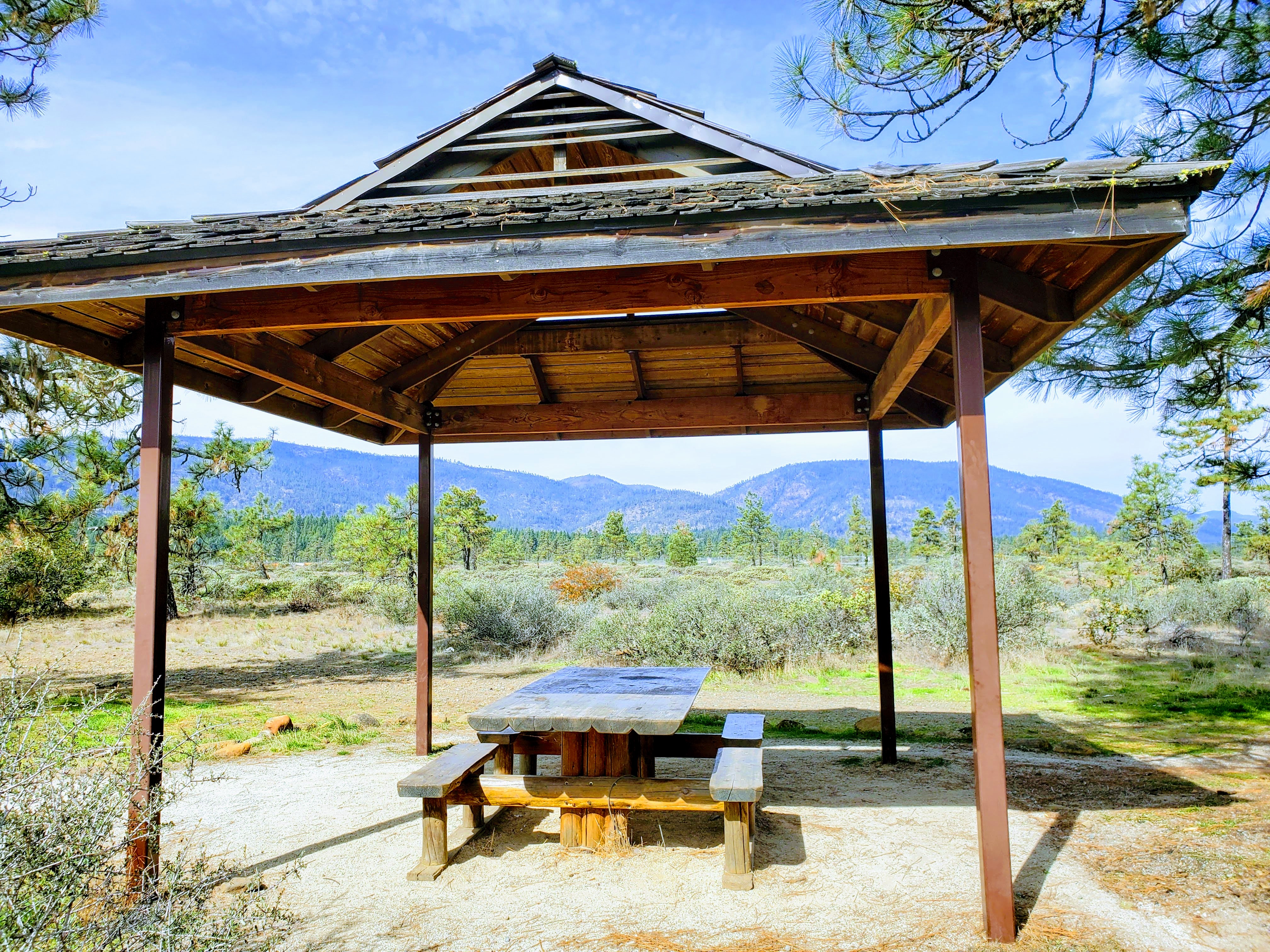 Rough and Ready Botanical Wayside — Picnic shelter at the Rough and Ready Flat trailhead.
