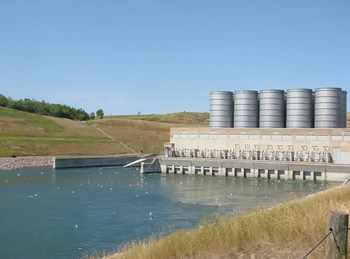 Sakakawea Lake — Garrison Dam Powerhouse located below the Garrison Dam Lake Sakakawea