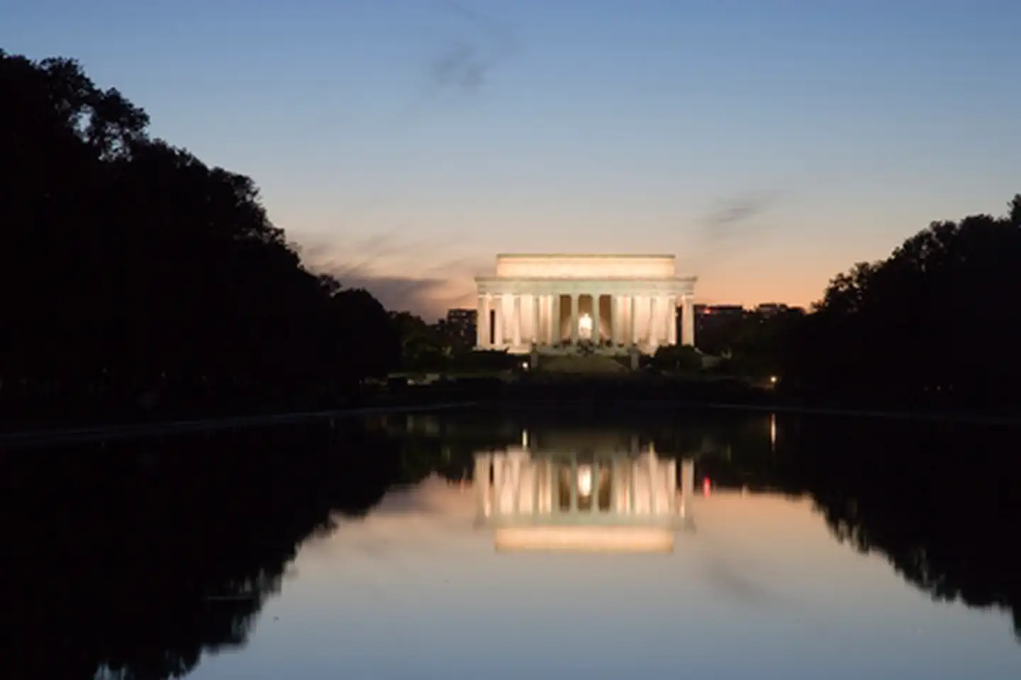 Lincoln Memorial Memorial — Lincoln Memorial at Dusk