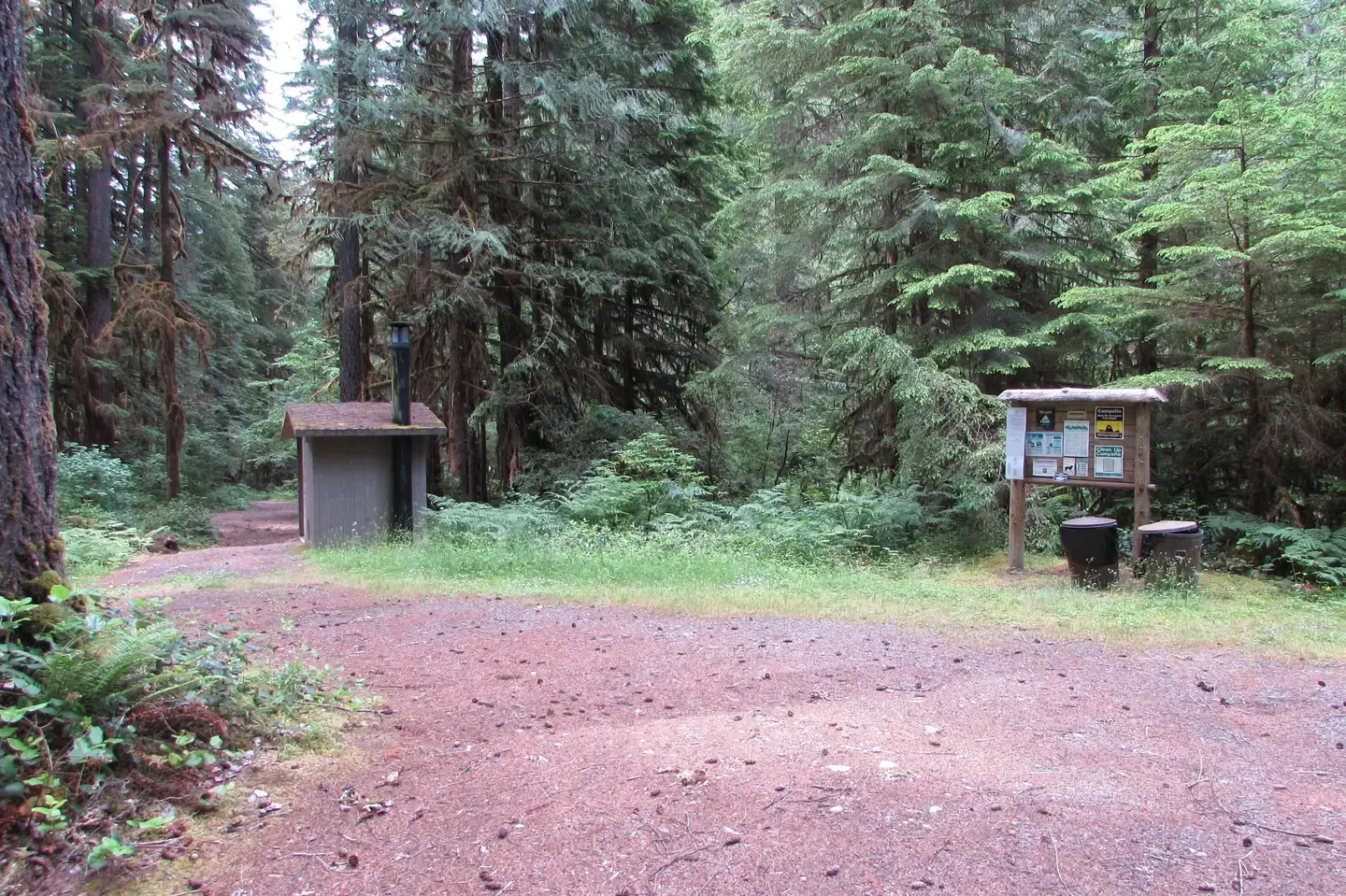Lund Park Forest Camp: Info board and toilet