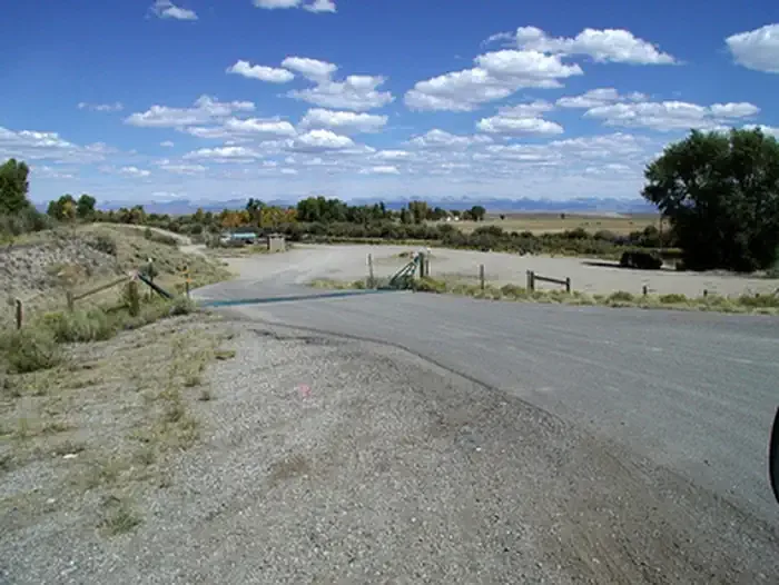 New Fork River BLM Campground: The road into the New Fork Campground on a sunny day.
