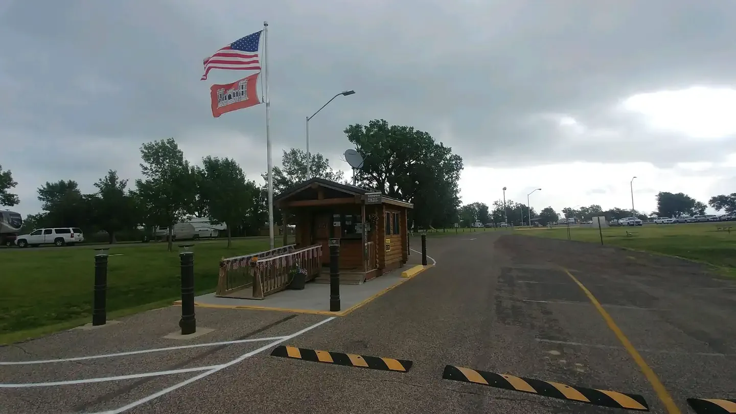 COE Lake Sharpe Reservoir Left Tailrace Campground: Entrance Station