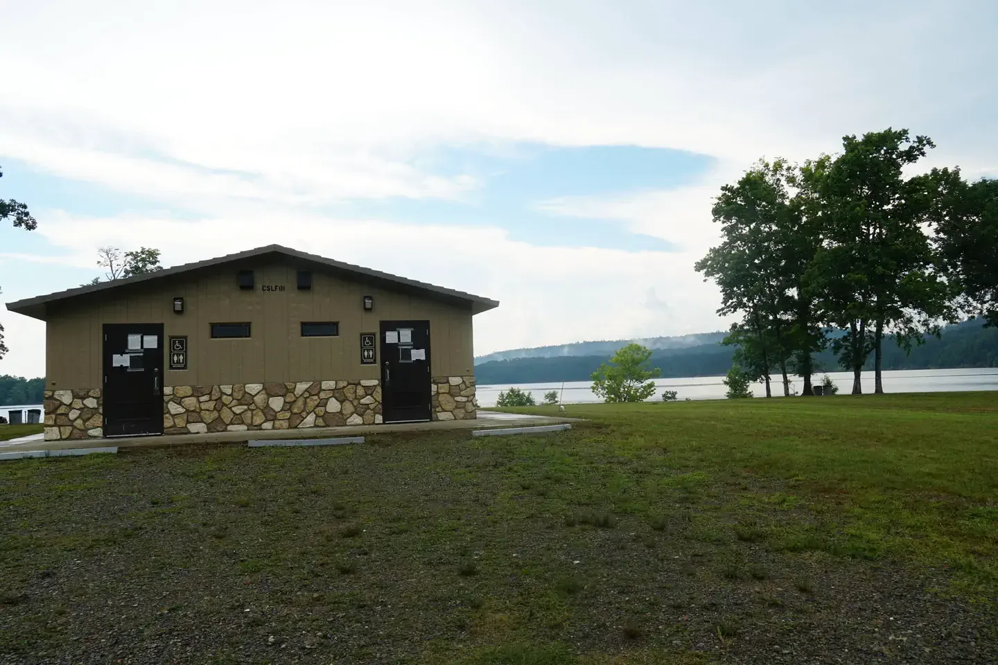 COE Lake Ouachita Little Fir Campground: Shower house