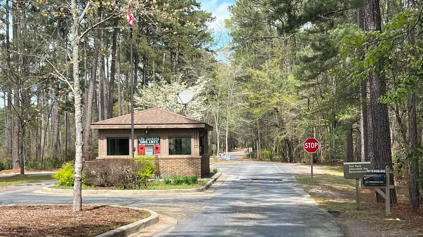 Petersburg - J Strom Thurmond Lake: Gatehouse
