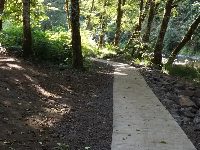 Alder Glen Campground: accessible path to river