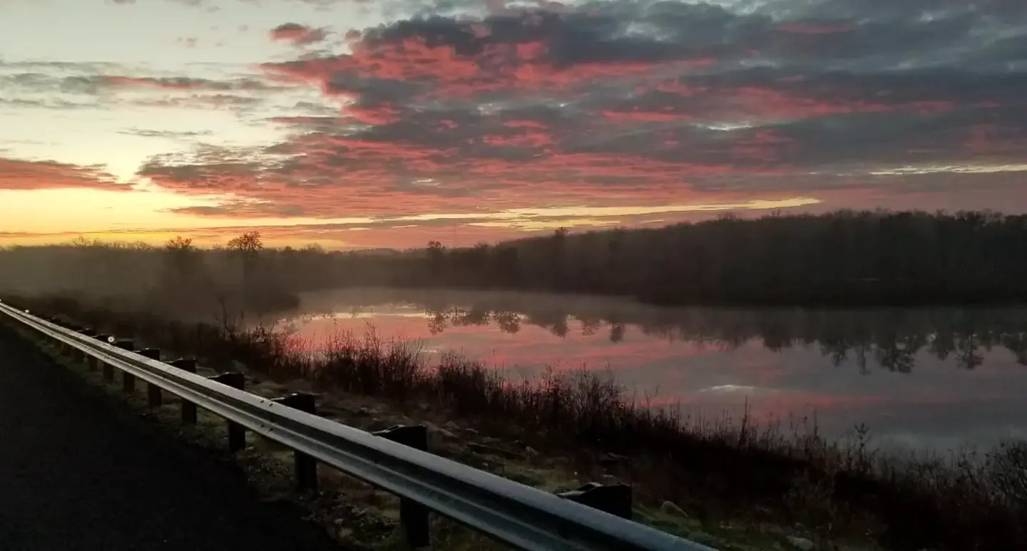 COE Hugo Lake Kiamichi Park: Kiamichi Park sunrise