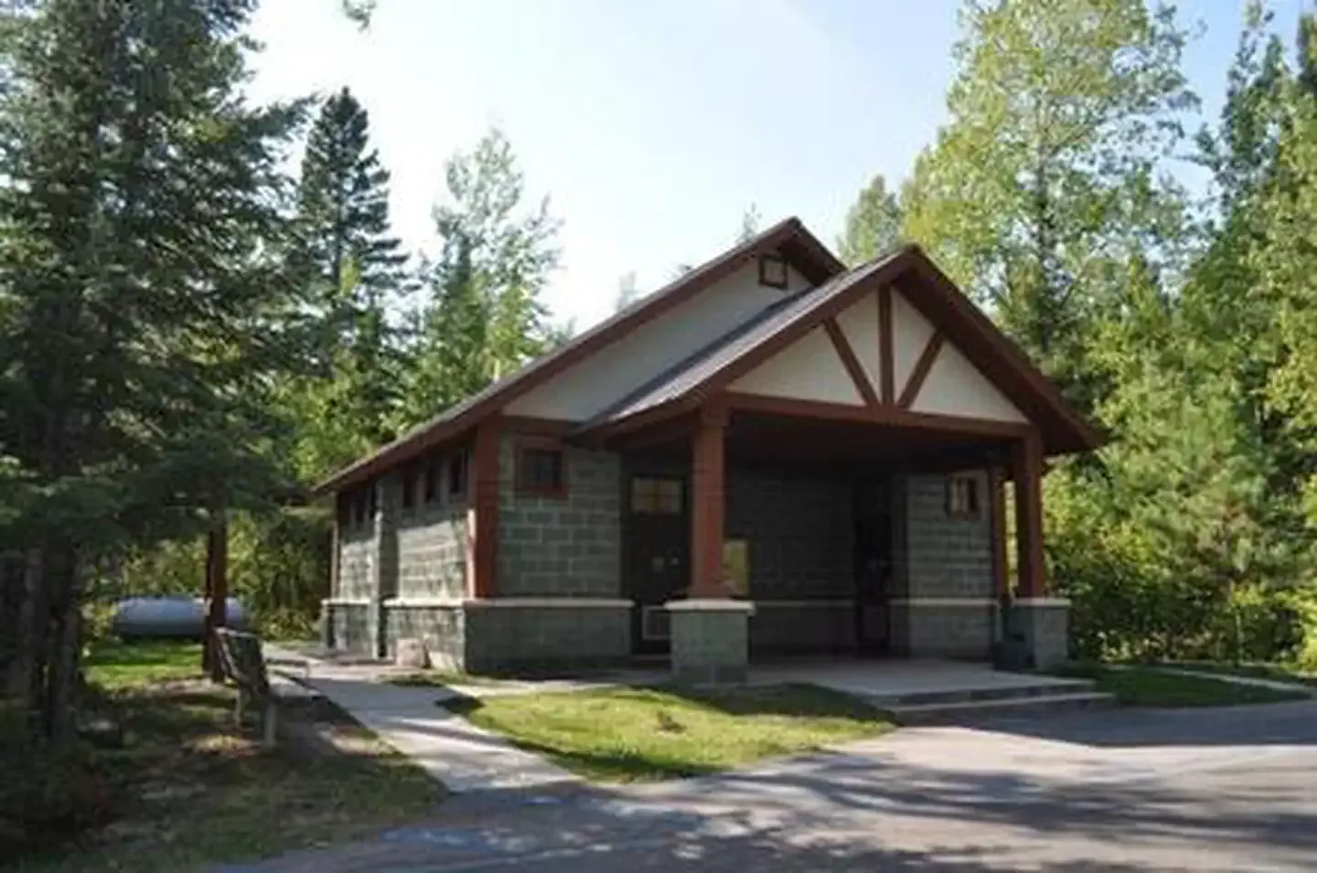 Superior National Forest Fall Lake Campground: Picture of toilet/shower building.