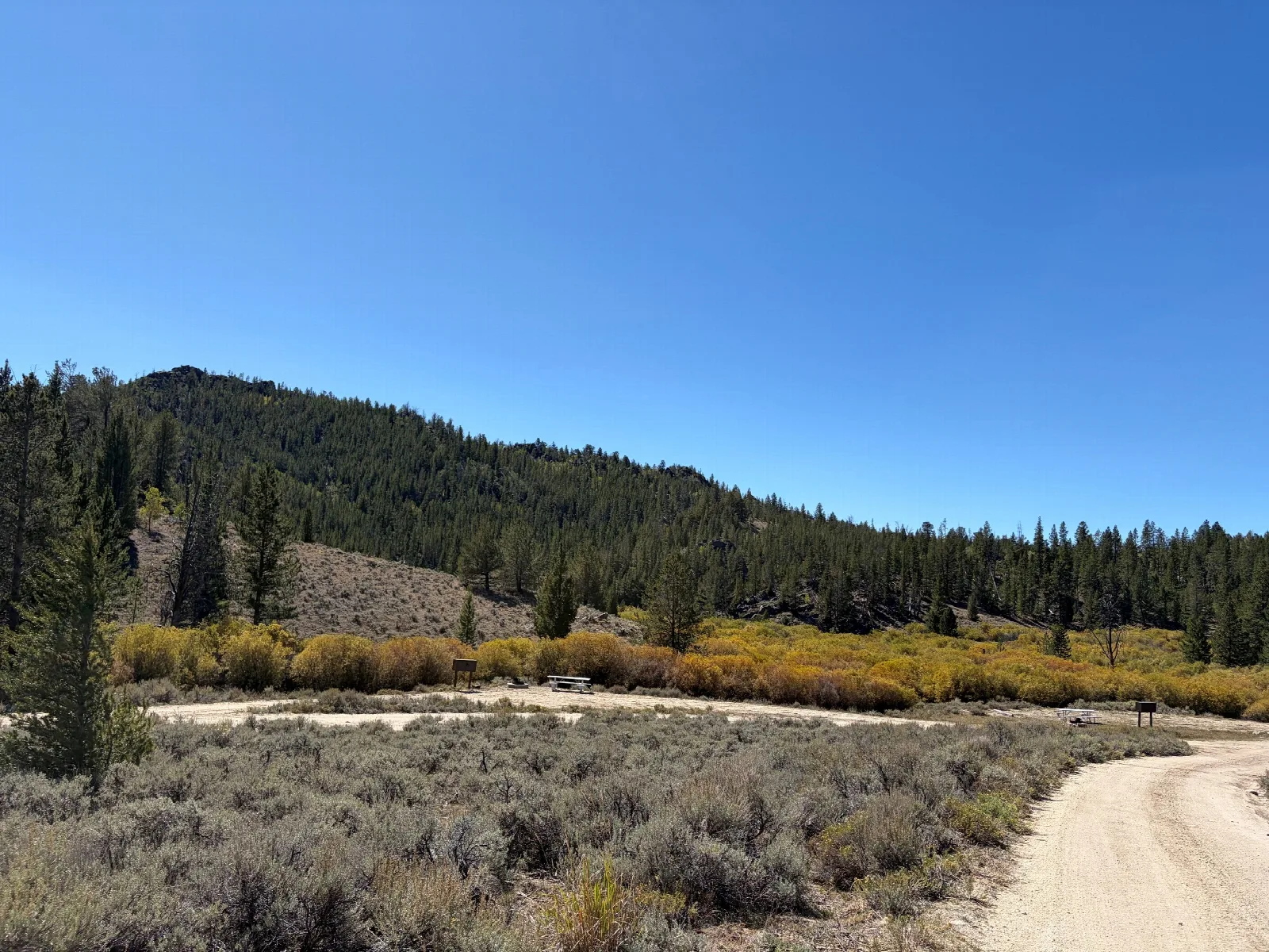Sweetwater Bridge Campground: Scenic view of a pull-through campsite and a drive-up campsite