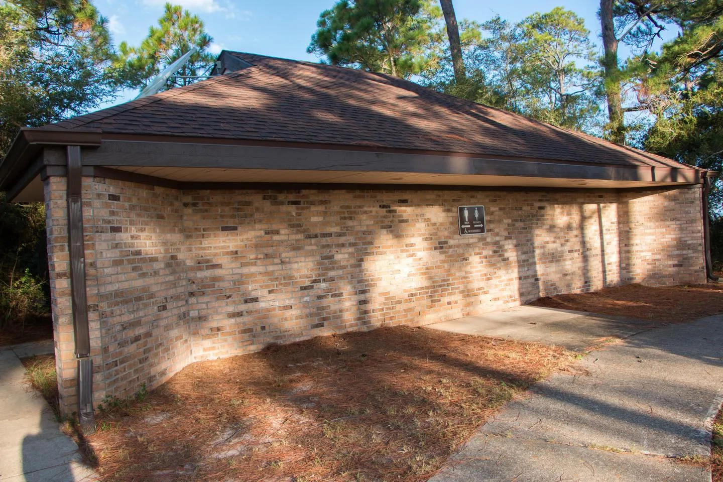 Gulf Islands National Seashore Naval Live Oaks Youth Group Campground: Restrooms and Outdoor Showers
