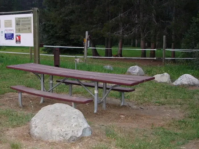 Payette National Forest Big Creek Campground: Picnic table at campsite