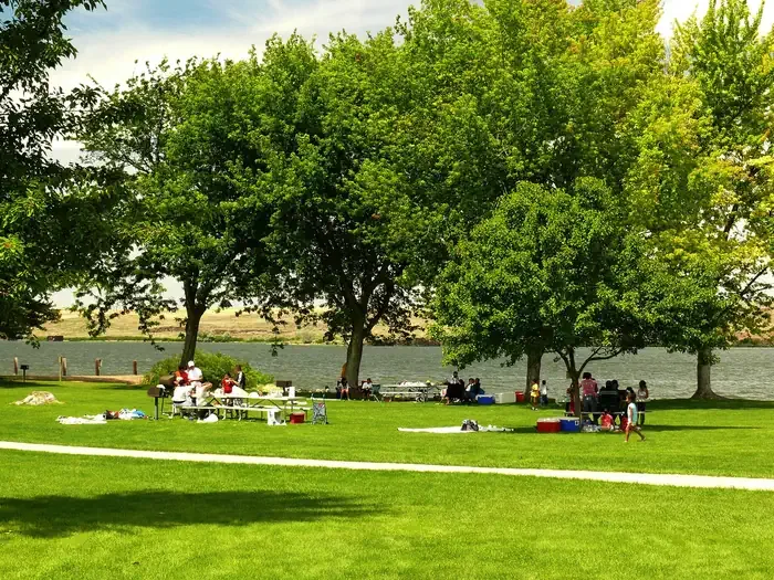 COE Lake Sacajawea Charbonneau Park: Charbonneau Park Picnic area