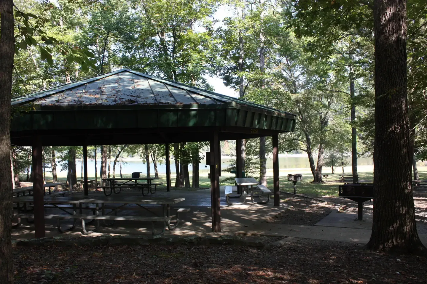 COE Lake Ouachita Crystal Springs Campground: Day-use Pavillion