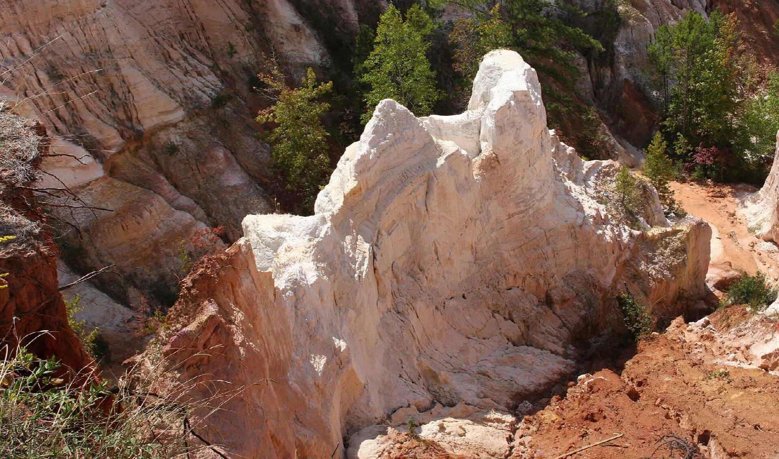 White sandstone spire in a red canyon wall