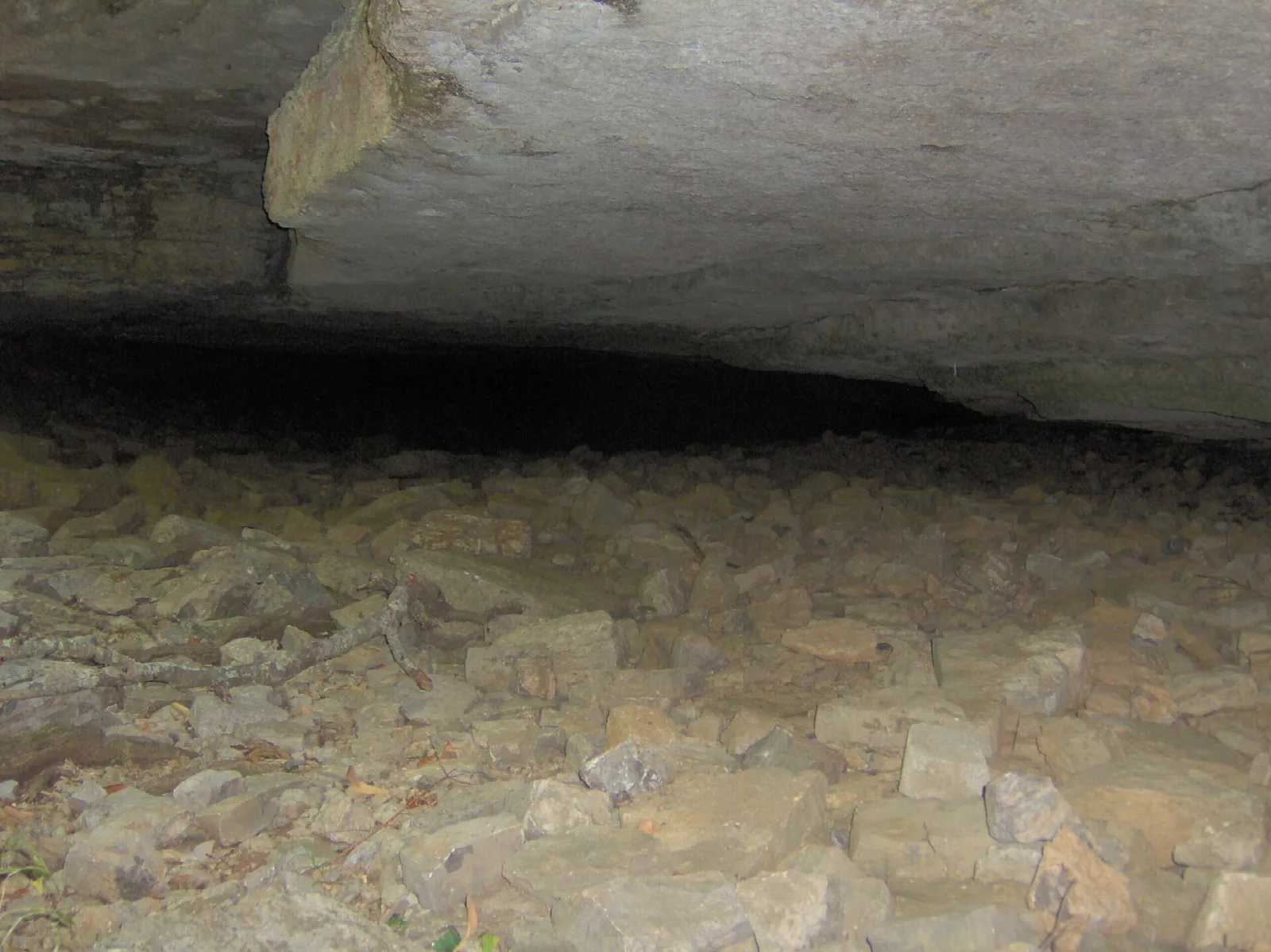 Low rock overhang over a gravel floor