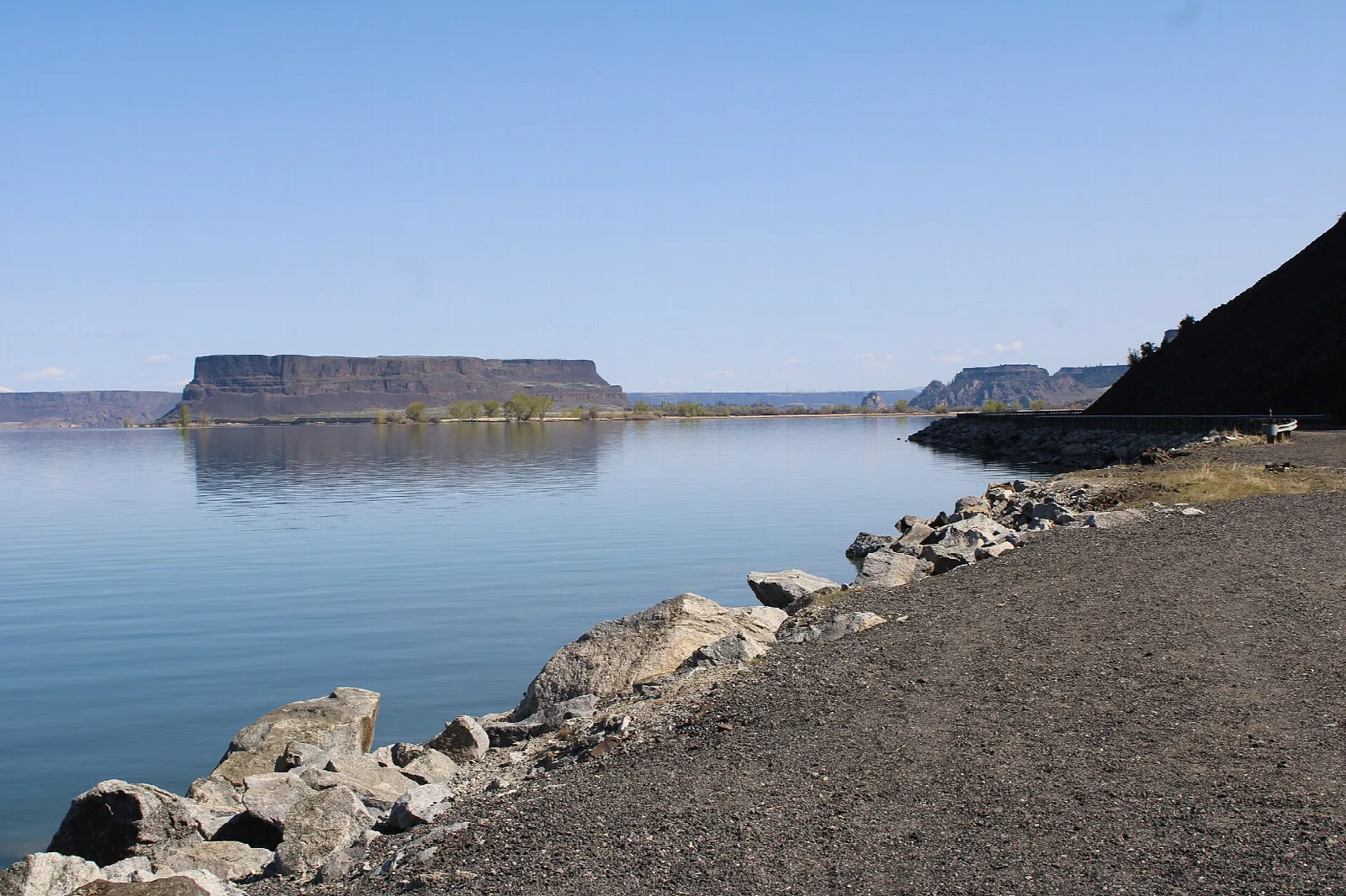 Banks Lake shoreline with rocks and a distant mesa