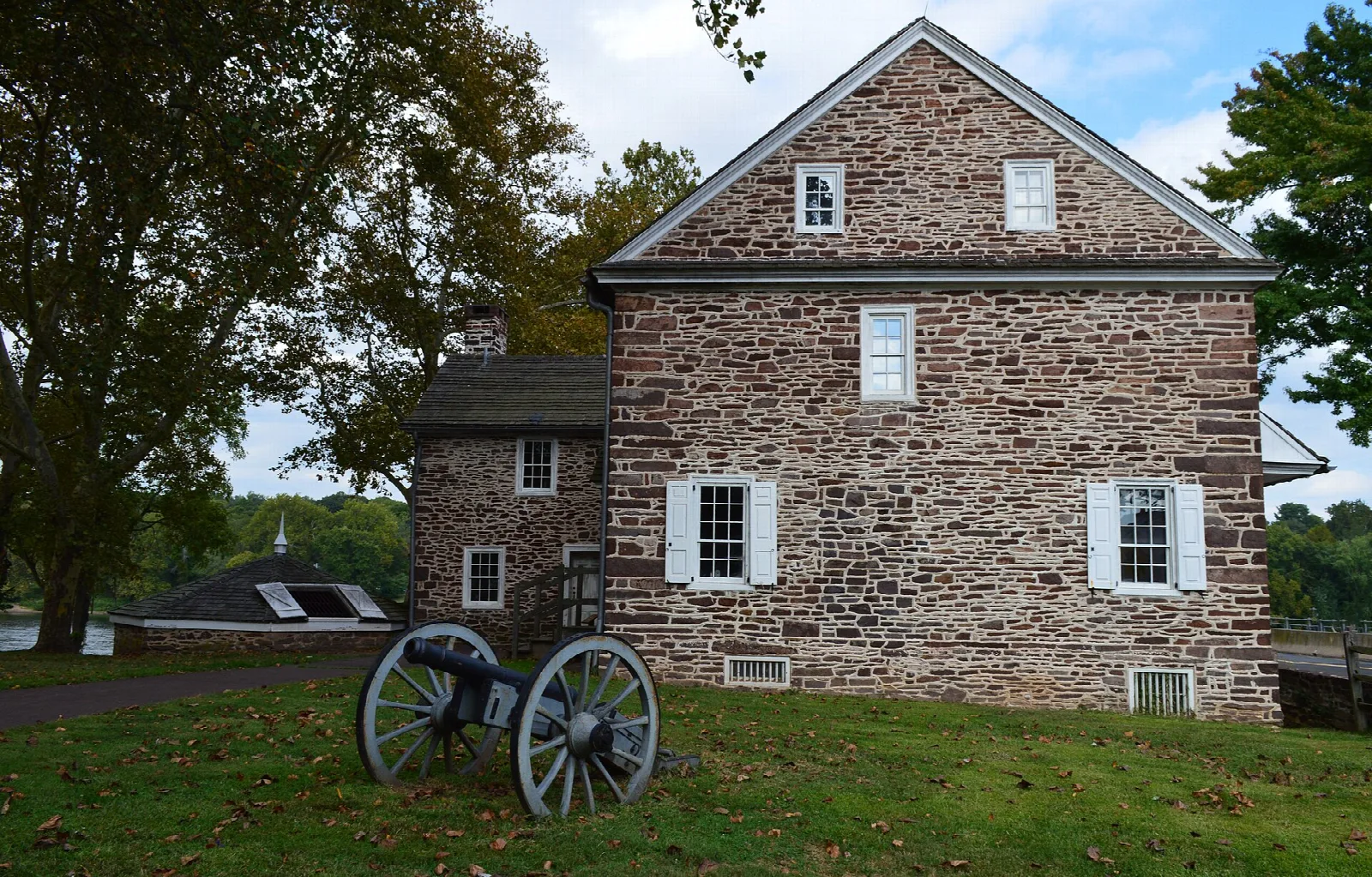 Stone inn with a cannon on the lawn in front