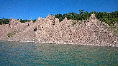 Chimney Bluffs State Park
